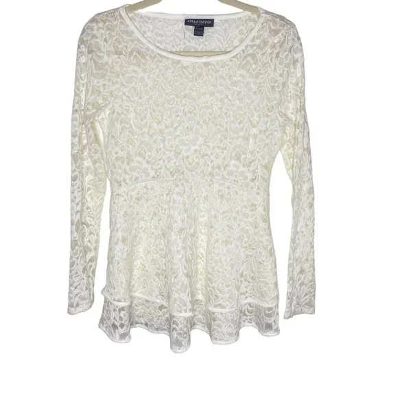 A Pea in the Pod White Tiered Lace Long Sleeve Top Medium Maternity Blouse - Picture 2 of 10